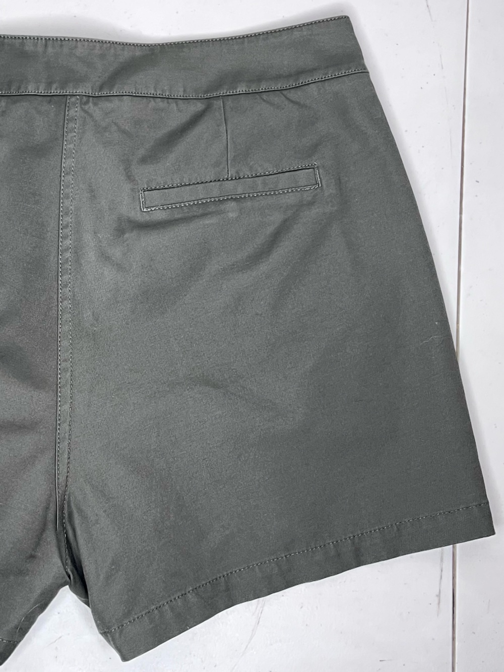 Lululemon This Instant Dark Olive Qwick Chino Shorts Sz 8 - Picture 7 of 16